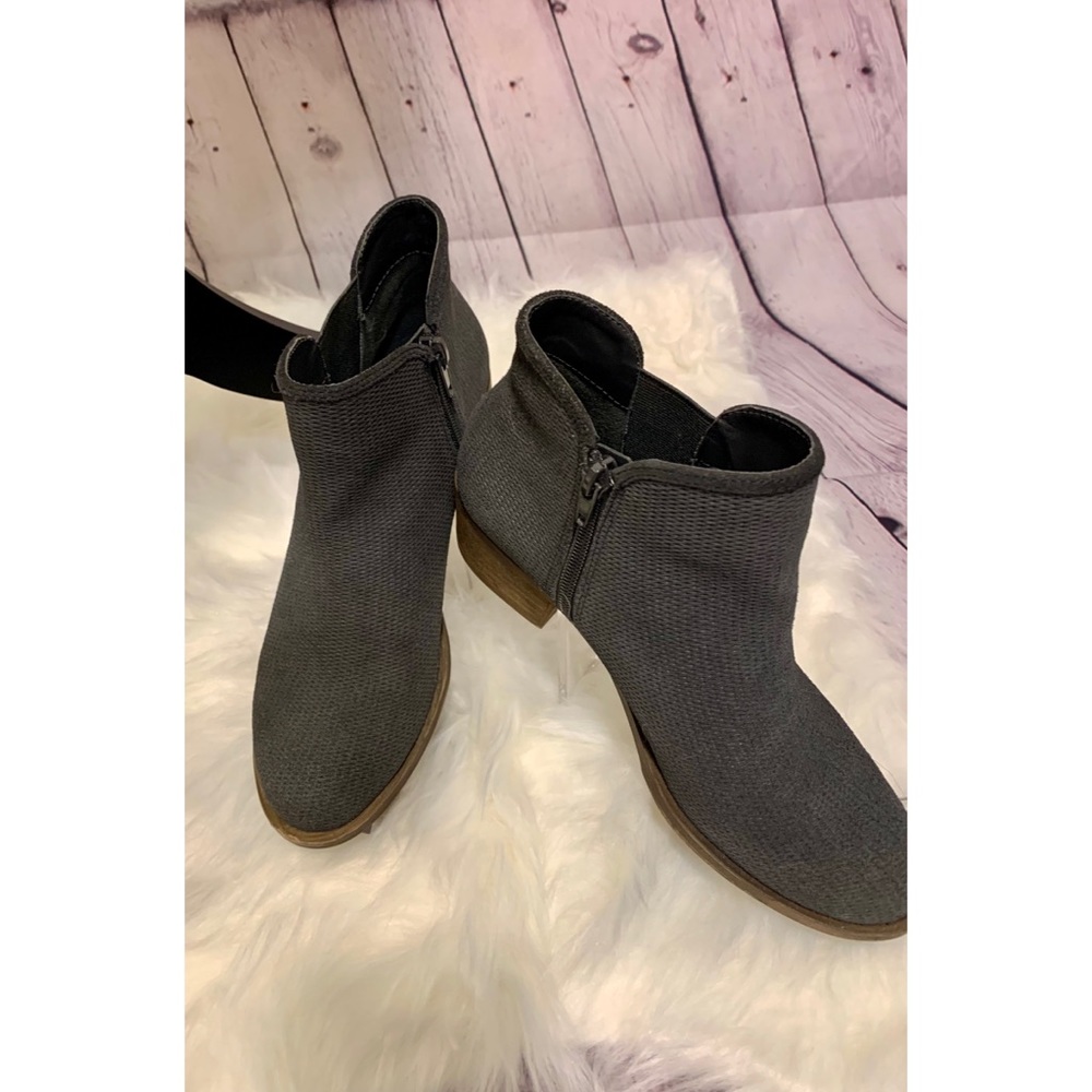 Kensie "Gerona" Women's Preforated Ankle Booties, Dark Gray w Small Heel, Sz 6.5